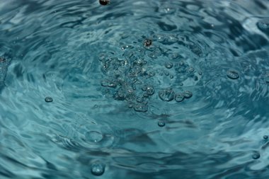 Splash arka plan üzerinde temiz su