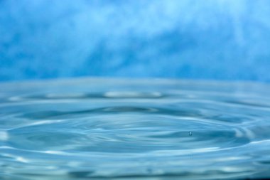 Splash arka plan üzerinde temiz su