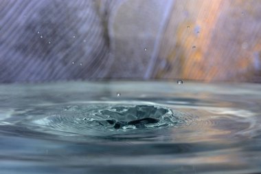 Splash arka plan üzerinde temiz su