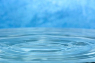 Splash arka plan üzerinde temiz su