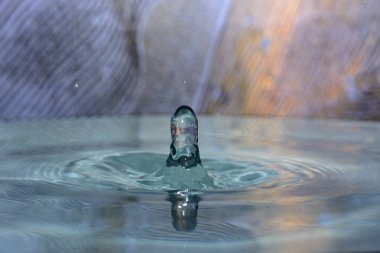 Splash arka plan üzerinde temiz su