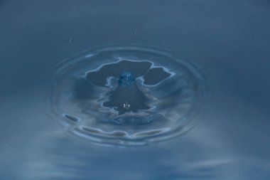 Splash arka plan üzerinde temiz su