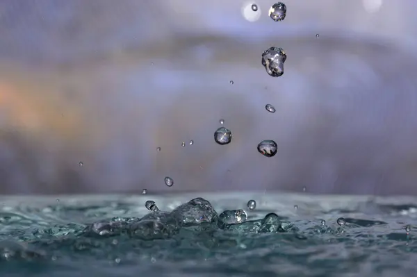背景にきれいな水のスプラッシュ — ストック写真