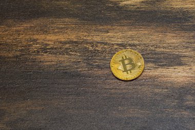  Arka plan üzerinde altın bitcoin