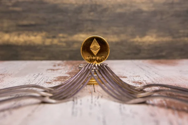 Gümüş çatal ve kripto Döviz Alım Ethereum