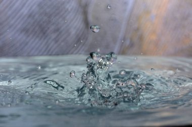 Splash arka plan üzerinde temiz su