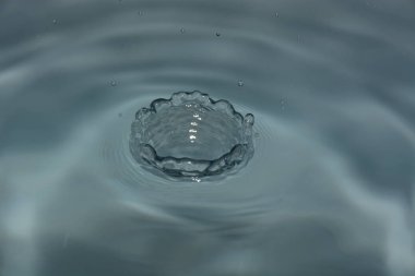 Splash arka plan üzerinde temiz su