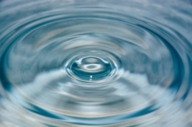 Splash arka plan üzerinde temiz su