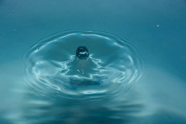 Splash arka plan üzerinde temiz su