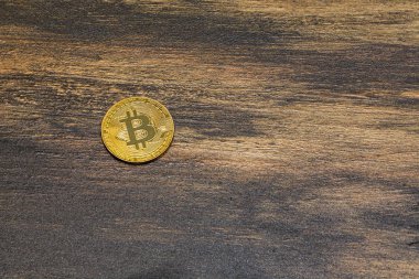  Arka plan üzerinde altın bitcoin