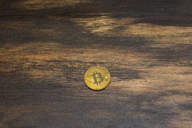  Arka plan üzerinde altın bitcoin
