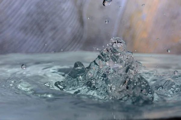 Splash arka plan üzerinde temiz su