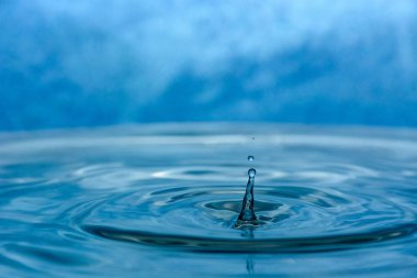 Splash arka plan üzerinde temiz su