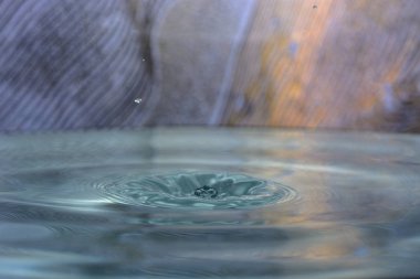 Splash arka plan üzerinde temiz su