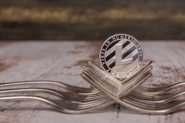 Gümüş çatal ve kripto Döviz Alım Litecoin