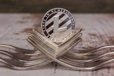 Gümüş çatal ve kripto Döviz Alım Litecoin