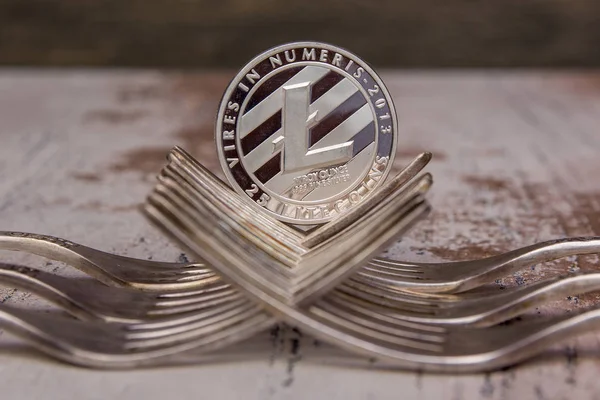 Gümüş çatal ve kripto Döviz Alım Litecoin