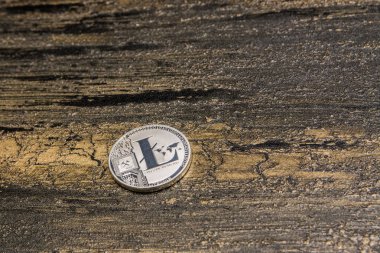  zemin üzerine altın bitcoin