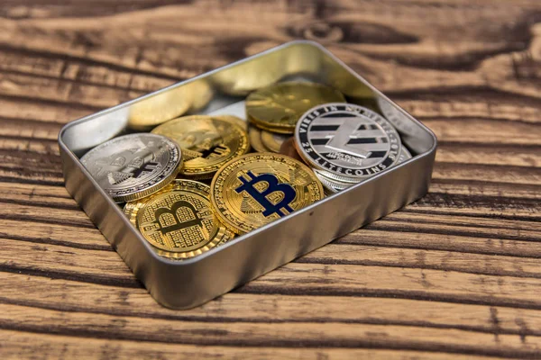 Goldener Bitcoin Auf Hintergrund — Stockfoto