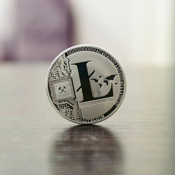 Litecoin Plata Sobre Mesa Madera — Foto de Stock