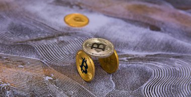  zemin üzerine altın bitcoin