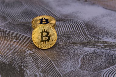  zemin üzerine altın bitcoin