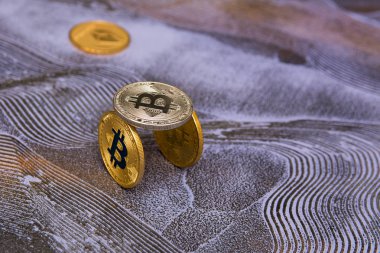  zemin üzerine altın bitcoin