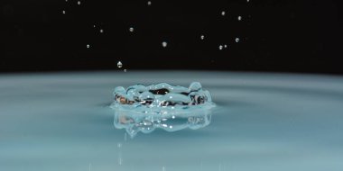 arka plan üzerinde temiz su damlaları