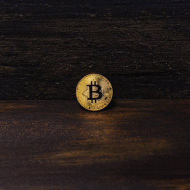  Eski bronse zemin üzerine altın bitcoin