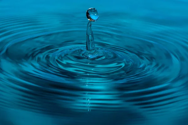 Csepp Tiszta Kék Víz — Stock Fotó