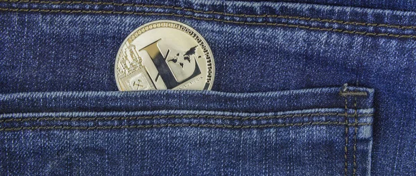 Litecoin Encontra Bolso Jeans Azuis — Fotografia de Stock