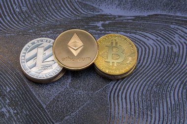  zemin üzerine altın bitcoin