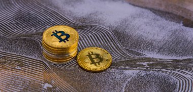  zemin üzerine altın bitcoin