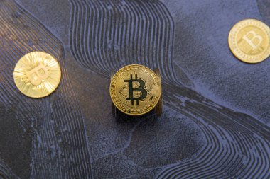  zemin üzerine altın bitcoin
