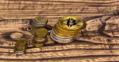  zemin üzerine altın bitcoin