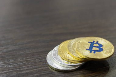  zemin üzerine altın bitcoin