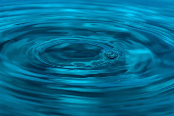 Tropfen Sauberen Blauen Wassers — Stockfoto