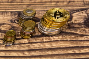  zemin üzerine altın bitcoin