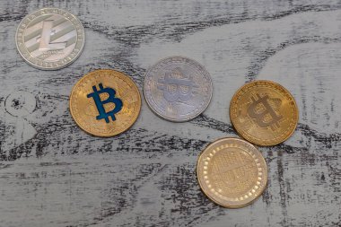  zemin üzerine altın bitcoin