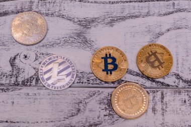  zemin üzerine altın bitcoin