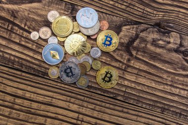 çeşitli sikke ve arka plan üzerinde Kripto Döviz Alım bitcoins 