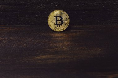  zemin üzerine altın bitcoin