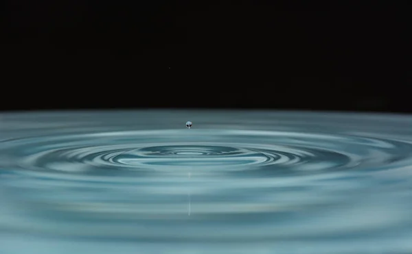 Капли Чистой Воды Заднем Плане — стоковое фото