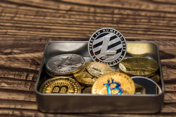 Goldener Bitcoin Auf Hintergrund — Stockfoto