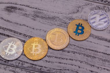  zemin üzerine altın bitcoin