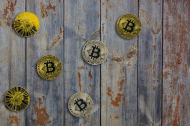 ahşap arka plan doku üzerinde para