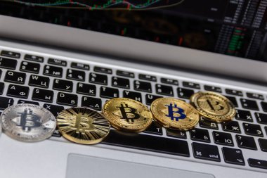  zemin üzerine altın bitcoin