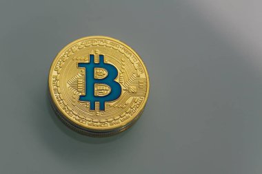  zemin üzerine altın bitcoin