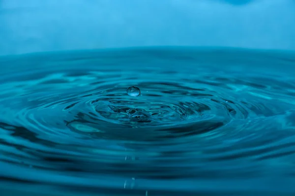 Tropfen Sauberen Blauen Wassers — Stockfoto