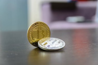  zemin üzerine altın bitcoin